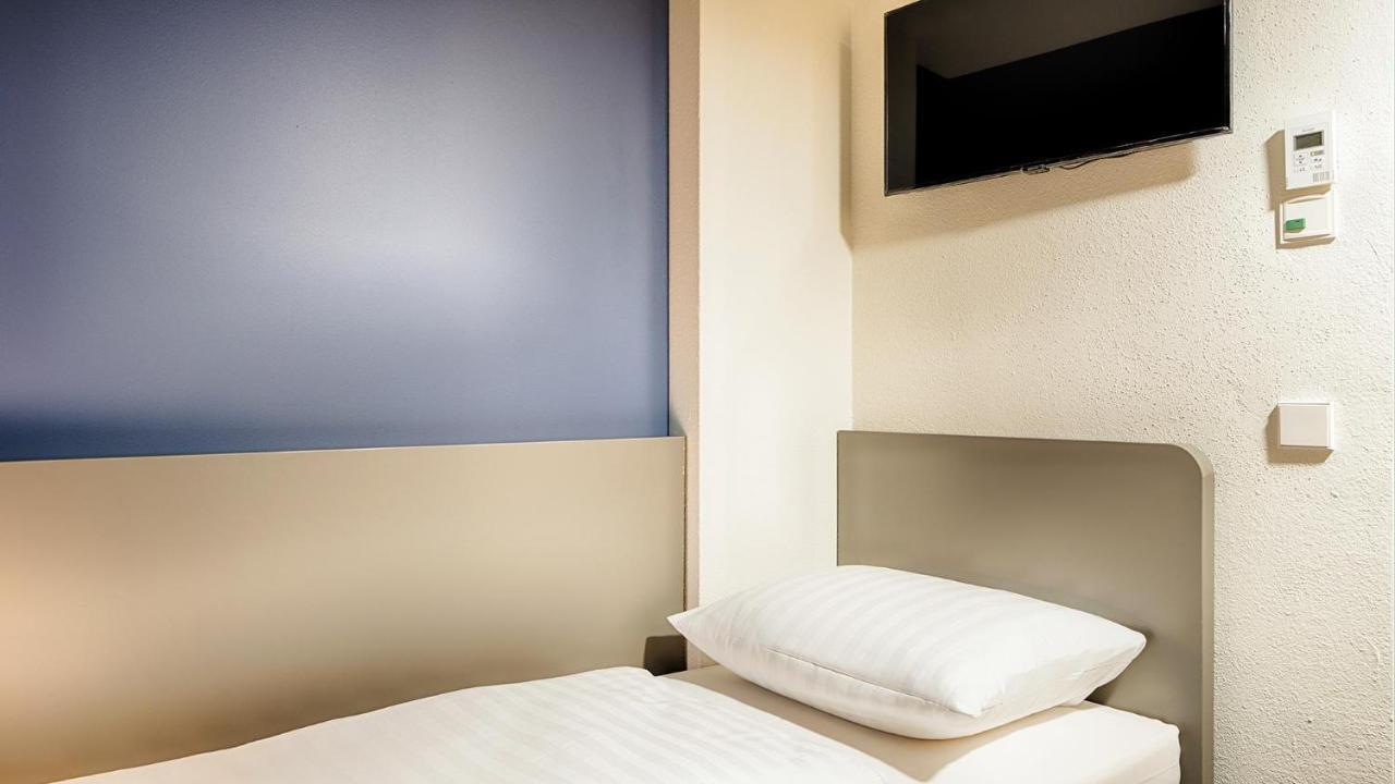 B&B Hotel Muenchen-Garching Garching bei Munchen Bagian luar foto